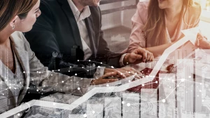 Urządzanie balkonu: mini balkon jako miejska oaza — składane meble, pionowe donice, oświetlenie LED i triki na maksymalne wykorzystanie małej przestrzeni